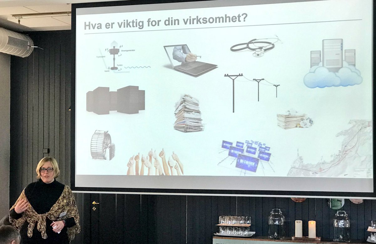 Randi Gjerde @randieea Rådgiver personvern og informasjonssikkerhet  <a href="/AteaNorge/">Atea Norge</a> på #SHD18 i #Ålesund Risiko x Konsikvens er det vi snakker om. Det handler om å vite hva du beskytter og hvilke risiko du vil ta👍 <a href="/einvaage/">Einar Vaage</a> <a href="/RoarGeir/">Geir Roar Storseth</a> <a href="/maaarseth/">Marte Aarseth</a> <a href="/VegardKjer/">Vegard</a> <a href="/AdviGeir/">Geir Johansen</a> <a href="/AlexanderFlesla/">Alexander Flesland</a>