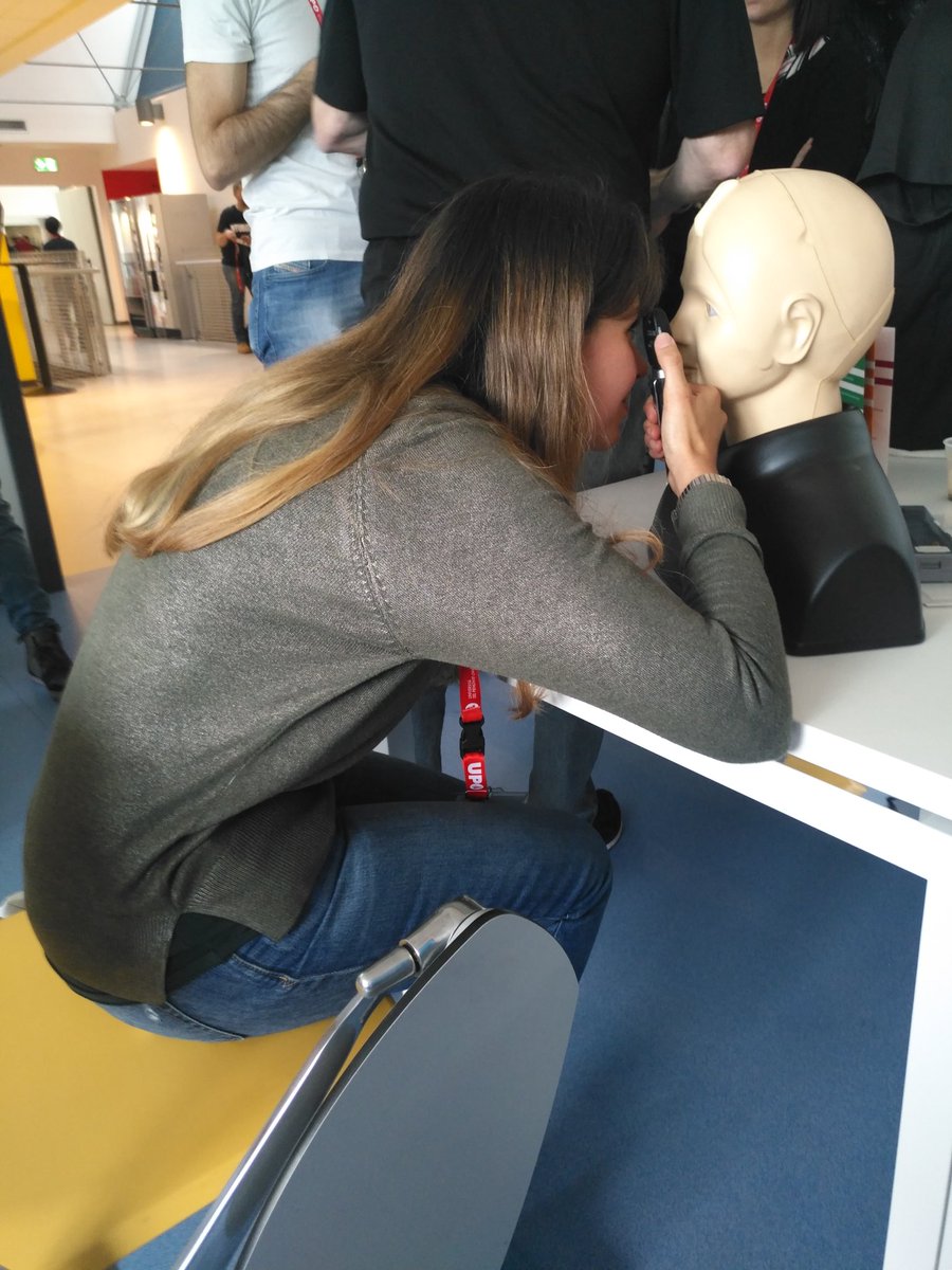 MedUpdate_info's tweet image. Simulatore esame fondus oculi SimCup2018 Novara #vits #medupdate #Simcup2018 #fondusoculi