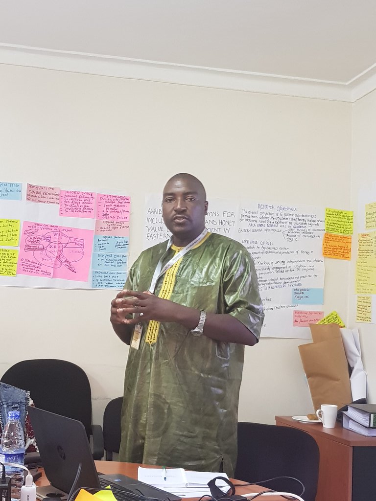 NgwenyaHlami's tweet photo. .@AlexARIHO1 grilling #CARP+ & #RECAP PI on Business Incubation @ruforumsec
Inspiring indeed #PERFECTopportunies https://t.co/gAR33IgPEa