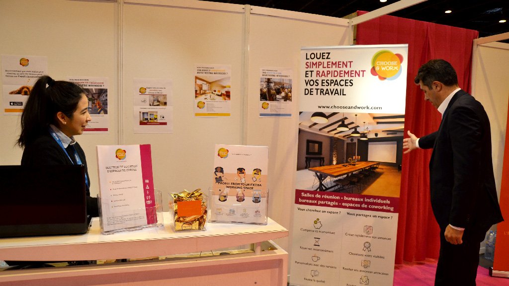 Chooseandwork's tweet photo. 3ème jour de salon #SAET20148 Il est pas beau le stand #chooseandwork ? On y rencontre des personnes très intéressantes et intéressées. Vous prendrez bien un petit bonbon 🍬 ? https://t.co/Cd2YdB8RSJ