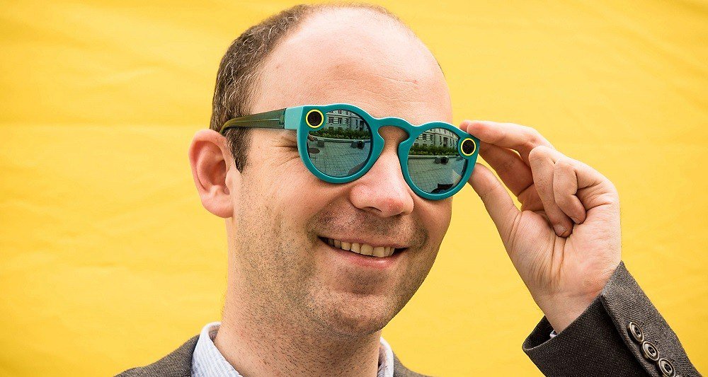 Ozil_Conseil's tweet photo. .@Snap travaille sur une nouvelle version de ses lunettes connectées
https://t.co/Zvp4cA94nC #Snapchat #Spectacles2 par @LeilaMarchand in @LesEchos https://t.co/iiJKberJbD