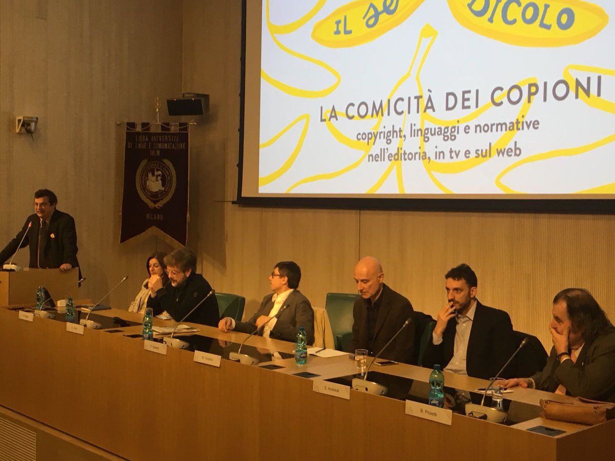 sensoridicolo's tweet photo. "Ho chiesto ad alcuni amici, che a diverso titolo hanno pensato a questo tema e vi si sono scontrati, di venire a parlarci della Comicità dei Copioni" @SBartezzaghi introduce gli ospiti dell'evento alla @uniiulm

#sensodelridicolo #12aprile https://t.co/W2Wl7yneOv