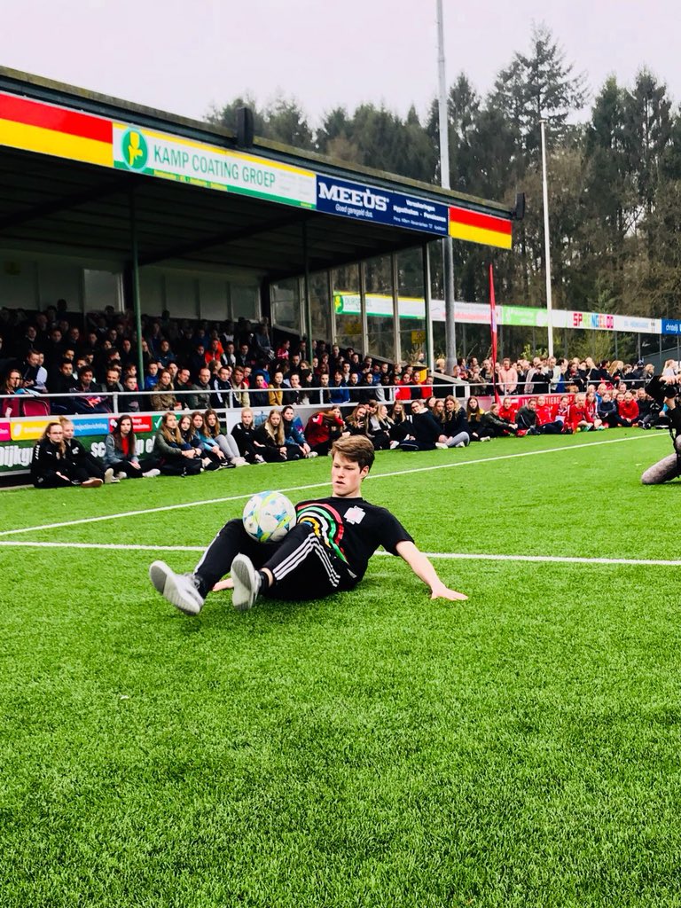 Vandaag in #Apeldoorn voor de regionale finale met 2500 deelnemers! Samen wordt de dag geopend met NL kampioen freestyle voetballer, Jesse Marlet! Veel plezier allemaal.
