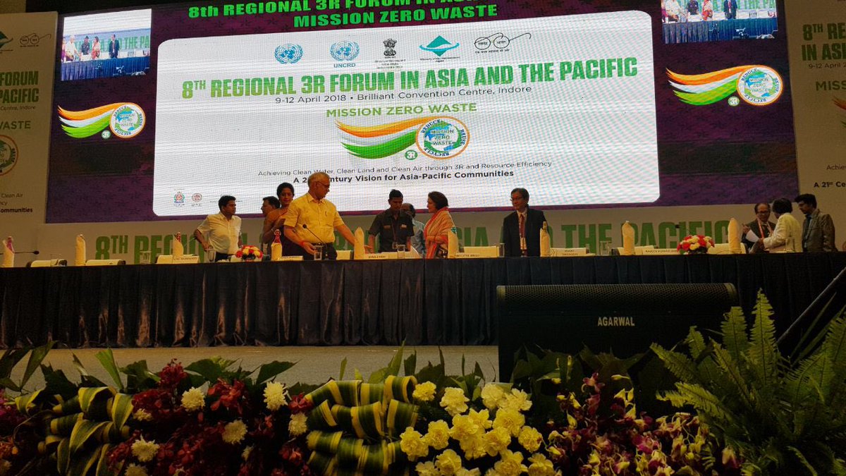 india3rforum's tweet photo. Smt. Maya Singh, Hon'ble Minister, Ministry of Urban and Rural Development and Housing, Govt of Madhya Pradesh arrives to commence the valedictory function. @MoHUA_India @Kankyo_Jpn @SwachhBharatGov @mayasinghbjp @Secretary_MoHUA @rajeevicha  #India3RForum #MissionZeroWaste https://t.co/WimoRCuSpp