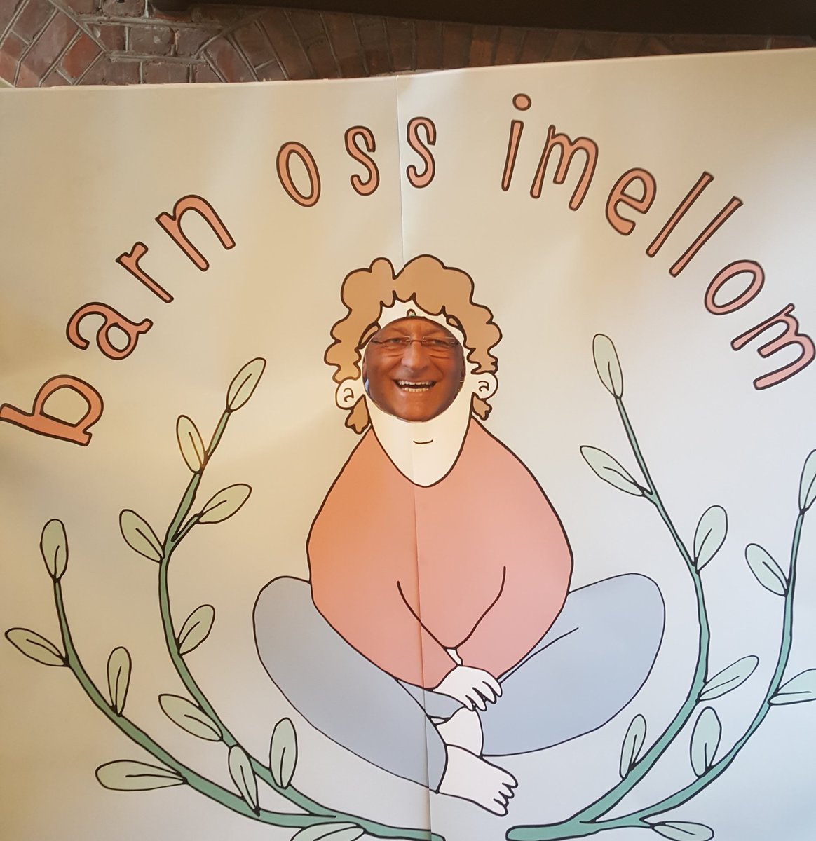 Stortingskomitéen for Utdanning og forskning var på besøk på <a href="/OsloMet/">OsloMet</a> Her fotoshoot med <a href="/jorodd/">Jorodd Asphjell</a> 🎉📸