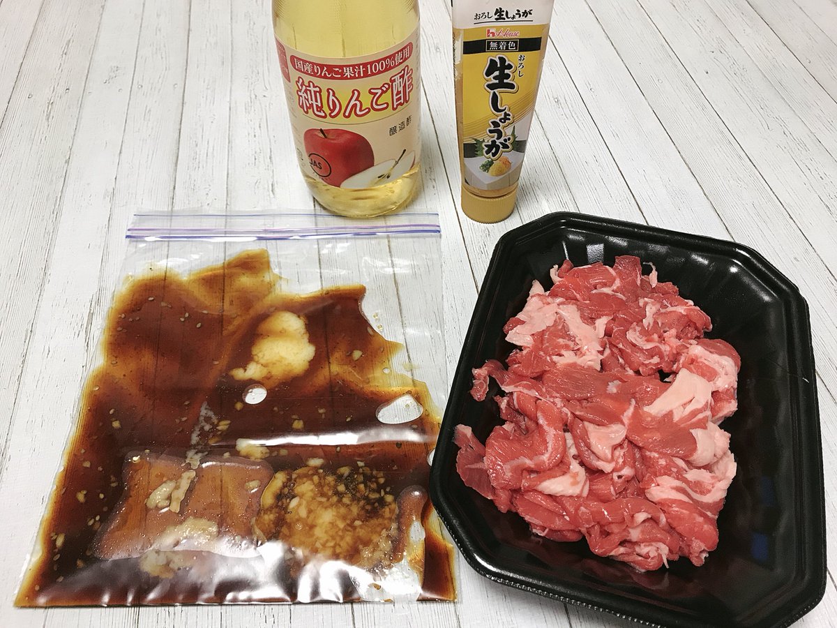 魔女っこれい ラム肉を焼肉のたれ にんにく 生姜 りんご酢に漬けた スペアリブを摩り下ろしりんごに漬けるとめちゃめちゃ美味しくなるので良いかなって 手抜き