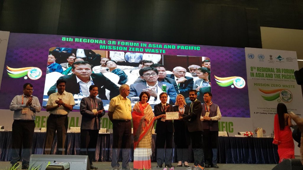 india3rforum's tweet photo. Awards &amp; appreciation ceremony by Smt. Maya Singh, Hon'ble Minister, Ministry of Urban and Rural Development and Housing, Govt of Madhya Pradesh. @MoHUA_India @Kankyo_Jpn @SwachhBharatGov @mayasinghbjp #India3RForum #MissionZeroWaste @rajeevicha @mayasinghbjp @Secretary_MoHUA https://t.co/QCVYLmdt6N