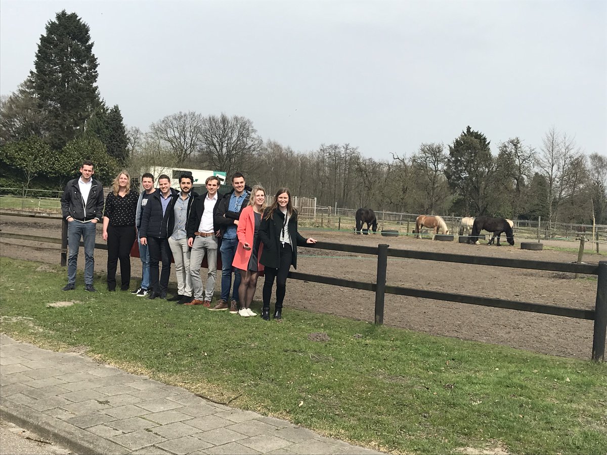 WimmBV's tweet photo. Afgelopen maandag is er weer een nieuwe lichting trainees gestart! Tijdens de kick-off hebben ze de eerste stappen gezet binnen het traineeship! Daarnaast zijn ze ook begonnen aan het maatschappelijke project bij de @degravenruiters Veel succes! https://t.co/koxOMurb2y
