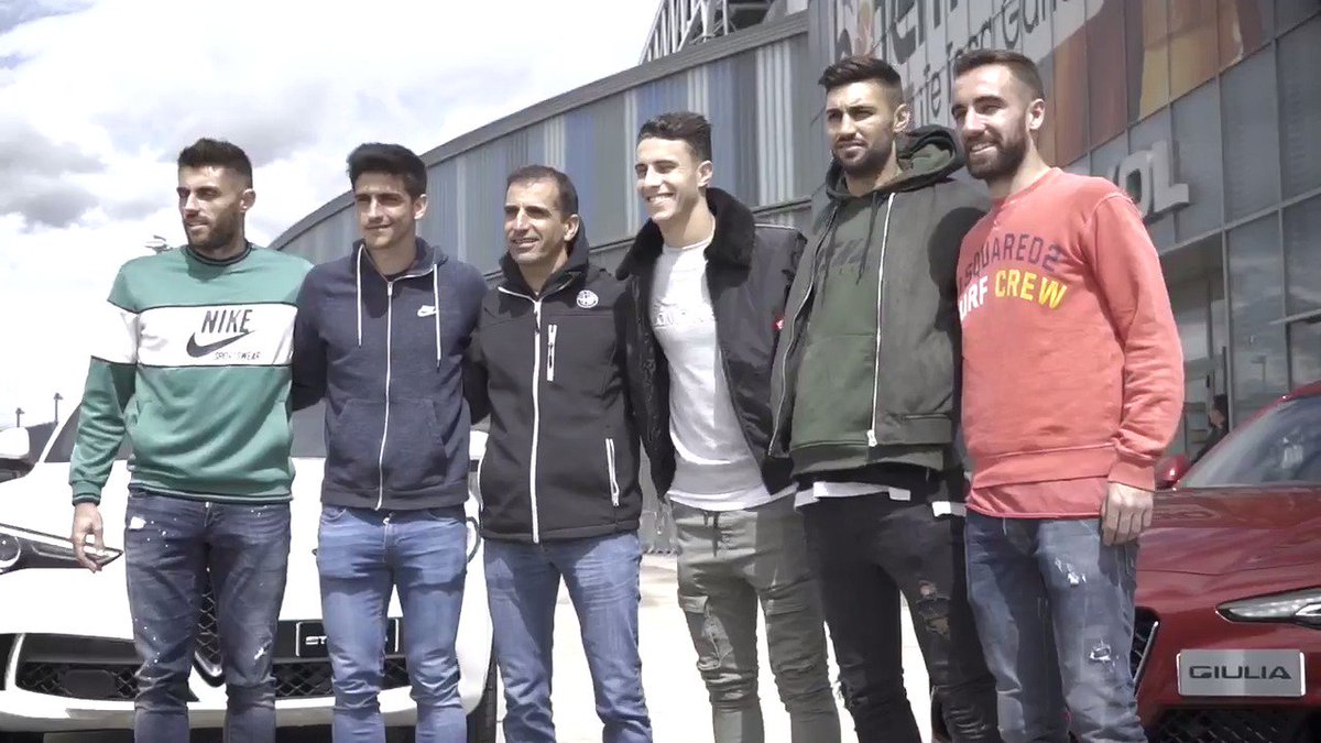 ¿Serán @GerardMoreno9, @David_Lopez6, @mariohermoso5, @SergiDarder y @MarcNavarro7 unos futuros fichajes del motor? Ayer los jugadores del @RCDEspanyol y @marc_gene dejaron huella. Velocidad, pasión, precisión y mucha emoción dentro y fuera del campo #AlfaEspanyol 🚘🏁💨⚽️