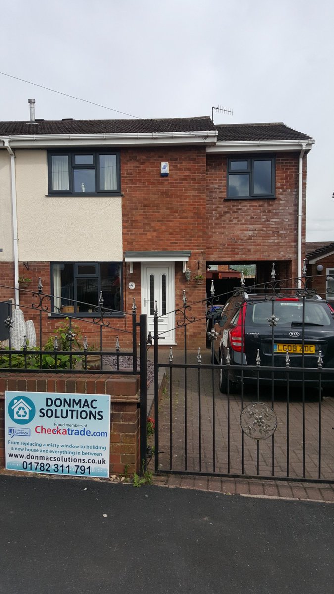 DonmacSolutions's tweet image. A-rated argon filled energy efficient Anthracite grey UPVC windows #classy 😃