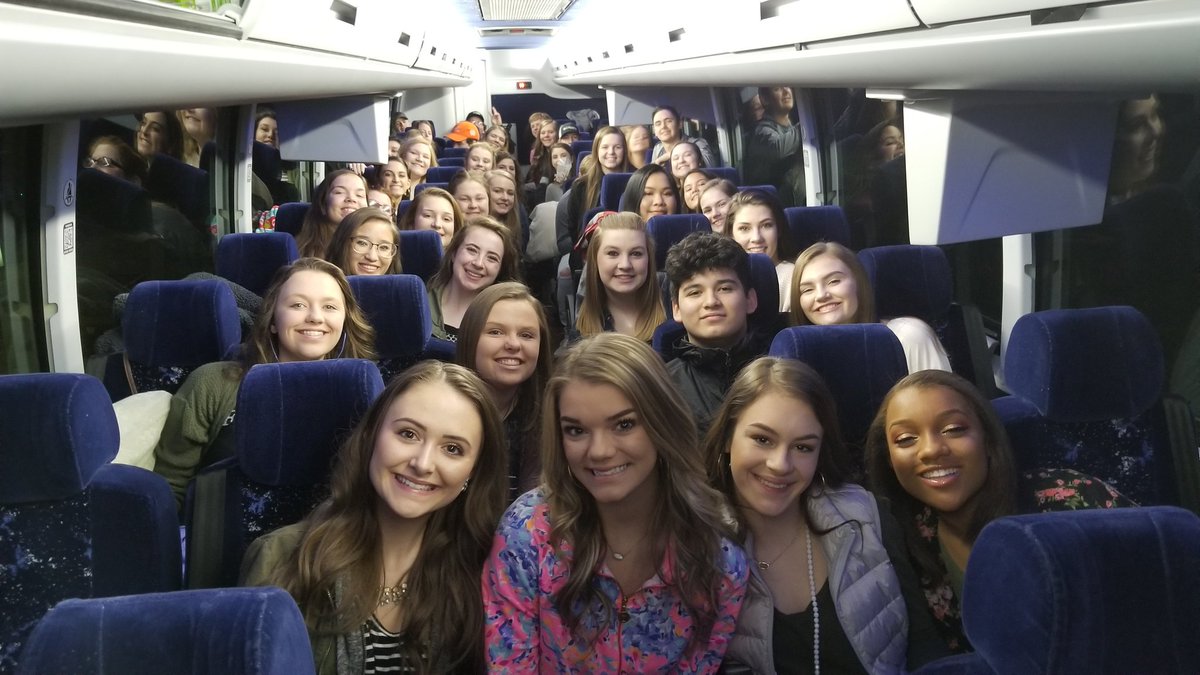leestaton32's tweet photo. Good morning...the Raiders are getting ready to take Manhattan! Watch out Today Show....here we come!
#SRHSdoesNYC #srhsny18 #srhs1718 #RaiderFamily #RaiderPride https://t.co/7TAWAIossZ