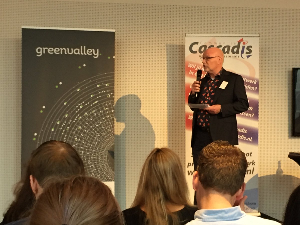 Voorzitter van <a href="/cascadis/">Cascadis</a> @interober noemt bij welkom #cascon2018 de nieuwe connectie en warme verbinding met grote broer <a href="/Logeion/">Logeion</a> En dat op congres met als thema 'Zijn we überconnected?'