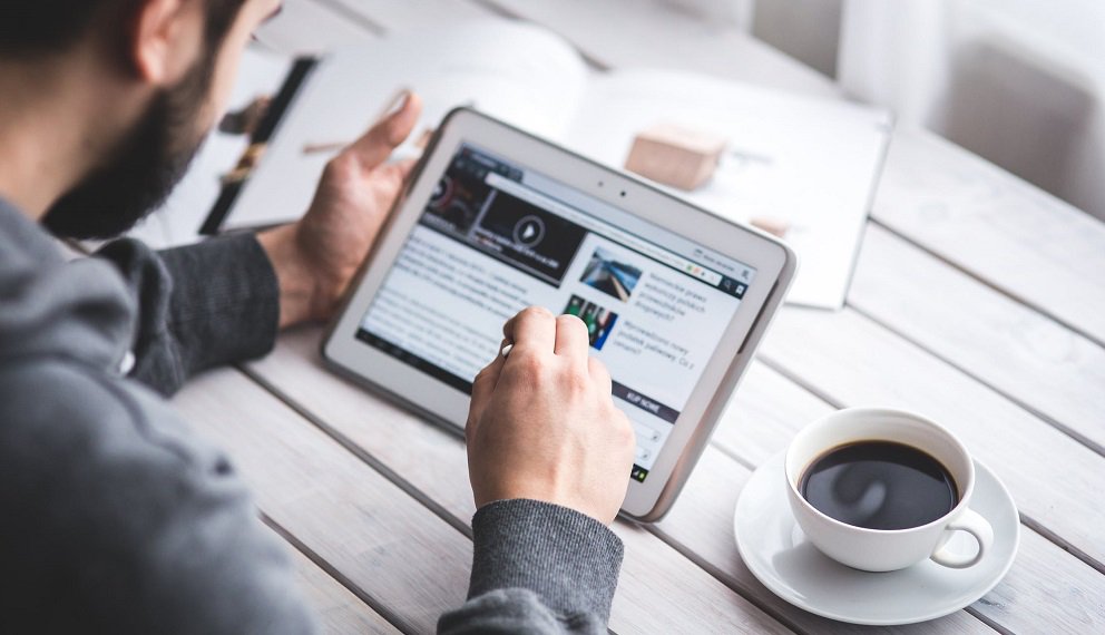 AdevintaSpain's tweet photo. ¿Sabes cuáles son las diferencias a la hora de hacer #programática o en soporte #Display? Descúbrelo en el estudio "evaluación de campaña RTB vs. venta convencional" elaborado por nuestro departamento de Marketing Research: https://t.co/2u3cje8fZz https://t.co/kDO5weK1GA