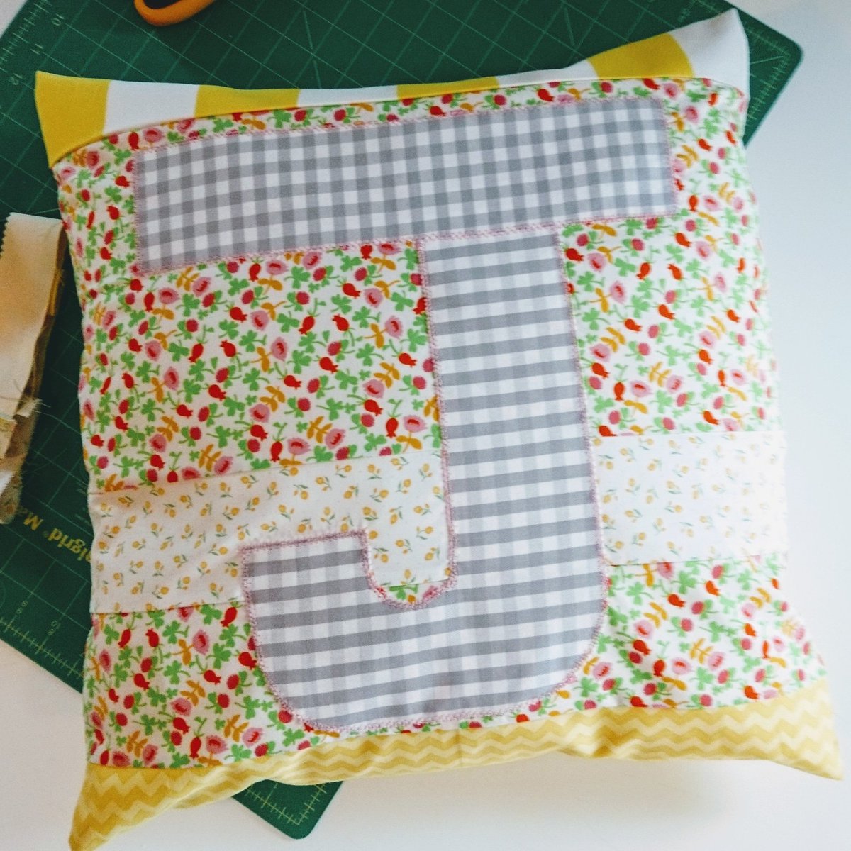 TinyThimble's tweet photo. Loving the patchwork background on this one 💛💚💛

#handmade #unique #yours #love https://t.co/CvFJYHI4Ix