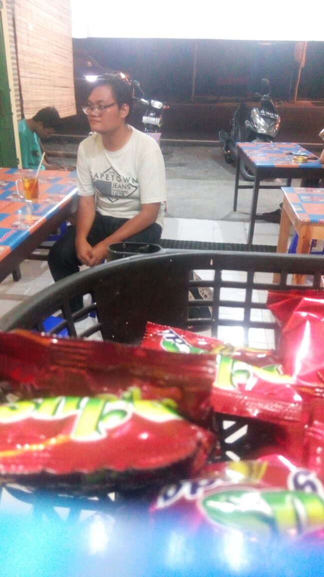 JanJebles's tweet photo. Sedulur @PasoepatiNet @pasoepati tulung nak ketemu wong iki diamanke disik ning polsek,, wonge bar ngrampok ning wilayah sleman,, terakhir dilacak sudah sampai stasiun balapan. Maturnuwun. https://t.co/KdEvPCMHBO