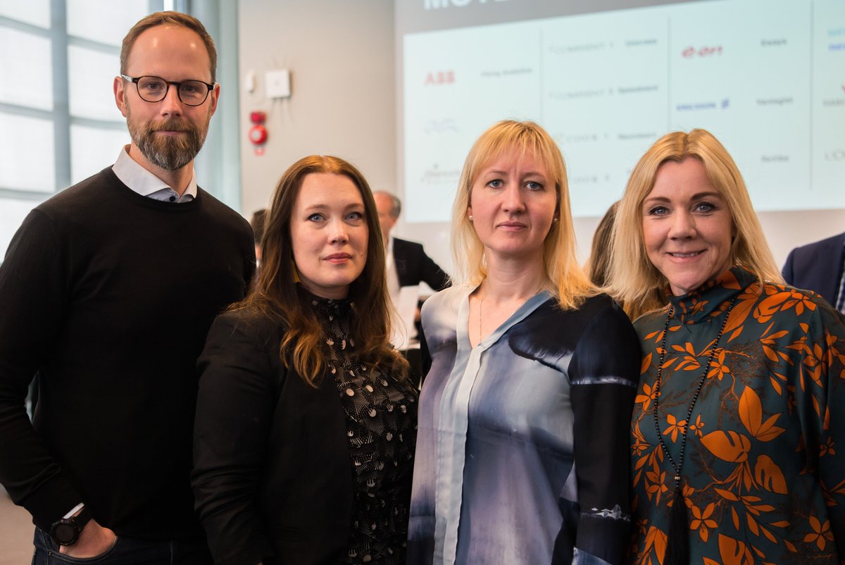 <a href="/Energi_mynd/">Energimyndigheten</a> och <a href="/IgniteSweden/">Ignite Sweden</a> inleder samarbete med syfte att fler energiinnovationer snabbare ska nå ut på marknaden. Erik Asph Hennerdal <a href="/Energi_mynd/">Energimyndigheten</a>, Stina Lantz <a href="/IgniteSweden/">Ignite Sweden</a>, Linda Krondahl THINGS, Petra Birkhofer MINC på Sveriges Innovationsriksdag energimyndigheten.se/nyhetsarkiv/20…