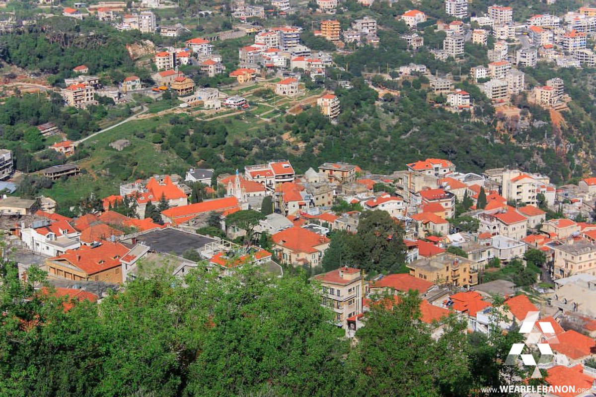 WeAreLebanon's tweet image. Red roofs all over #BeitChabeb 
By @ragheb02 #WeAreLebanon