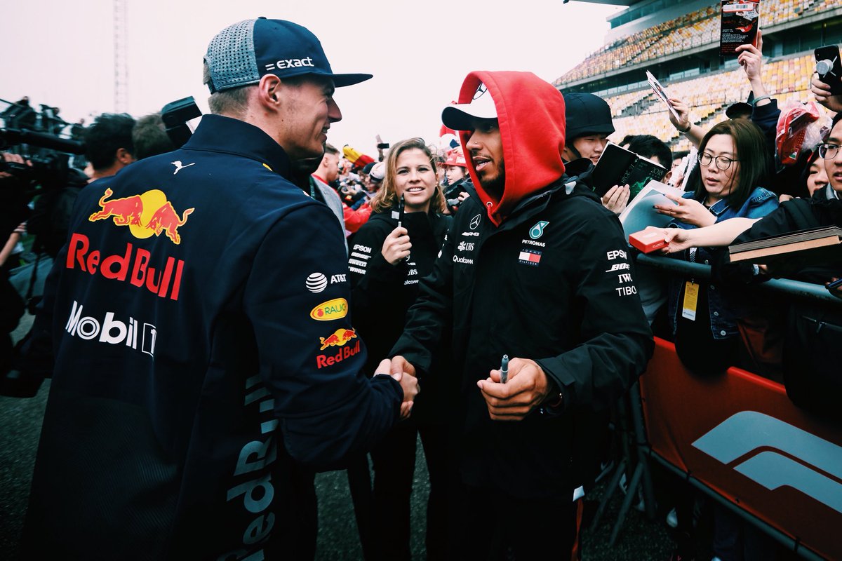 MercedesAMGF1's tweet photo. 🤝 #Respect

#ChineseGP 🇨🇳 #DrivenByEachOther https://t.co/Df9Sc1CyZS