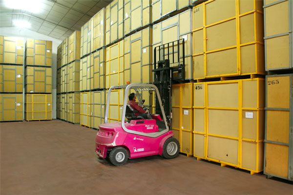 MudanzasBlog's tweet image. Te contamos qué tipo de objetos nunca deberías guardar en un #guardamuebles #mudanzas #mudanza #empresademudanzas #blog #mudanzasbaratas buff.ly/2pAMXsk