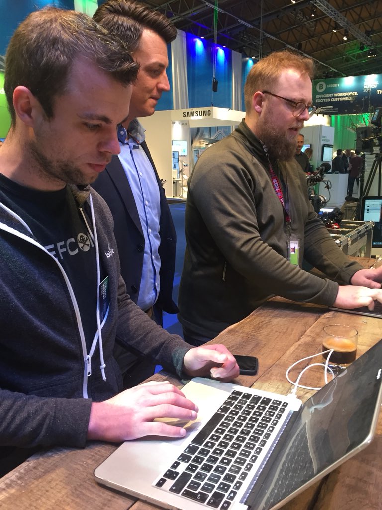 carolienhoog's tweet image. Ready #DigitalDutch #hackingworkshop door @rikvduijn en @wez3forsec van @DearBytes