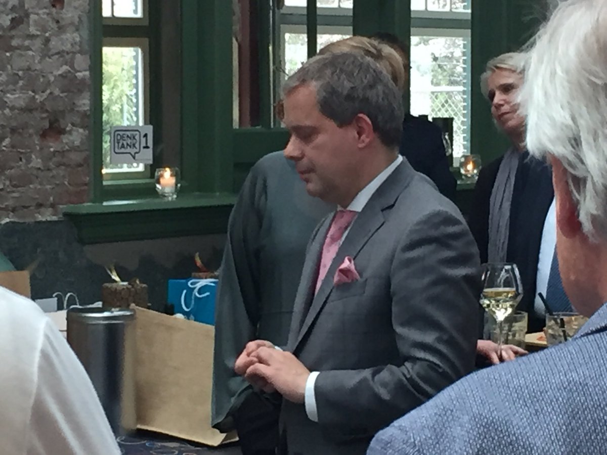 lexkruijver's tweet photo. Op zijn afscheid in #Lab44 geniet @DennisStraat van de lovende woorden van burgemeester @JanHamming @Zaanstreek @GemZaanstad https://t.co/WMFGleMc4h