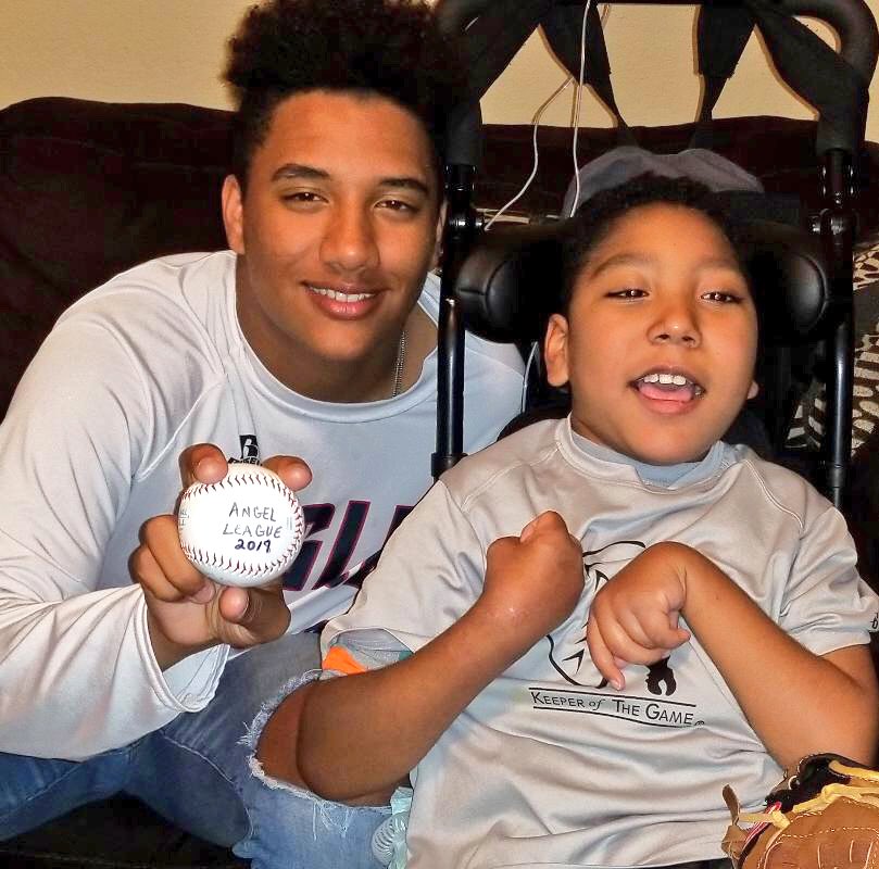 BaseballKeepers's tweet image. Tanyon and his brother @Tyson_Carlton show off the baseball from his ceremonial first pitch before a recent Allen Kiwanis Club Angel League game. Tan Tan Superman fired a strike, of course! We are proud to provide game balls for the league. #keeperofthegame