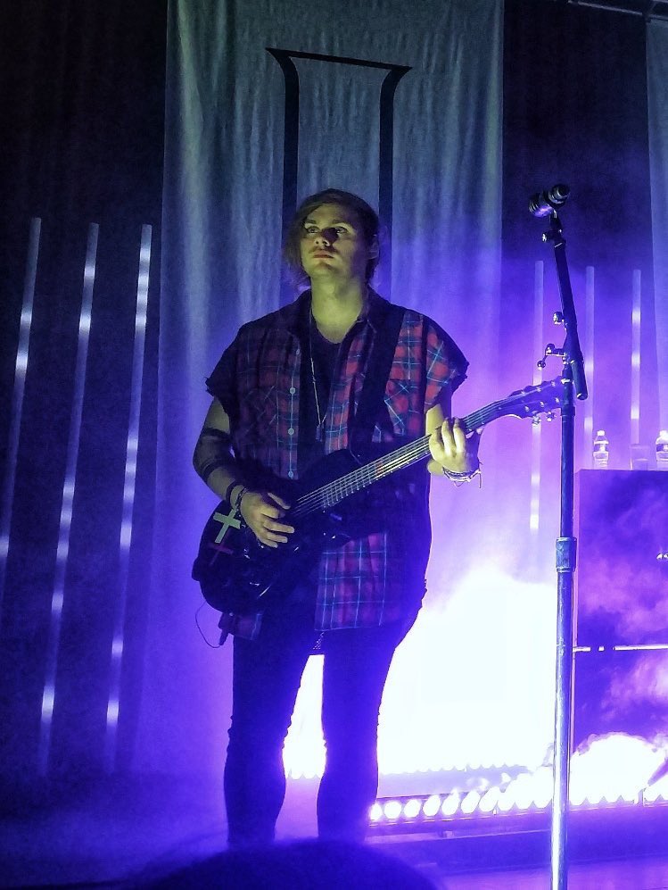 bigdickenergy's tweet image. Michael on stage feat. Ashton #5SOS3SilverSpring | @thegingerzoe