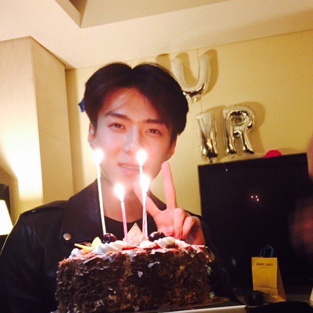 n년 전 오늘의 세훈 tweet media
