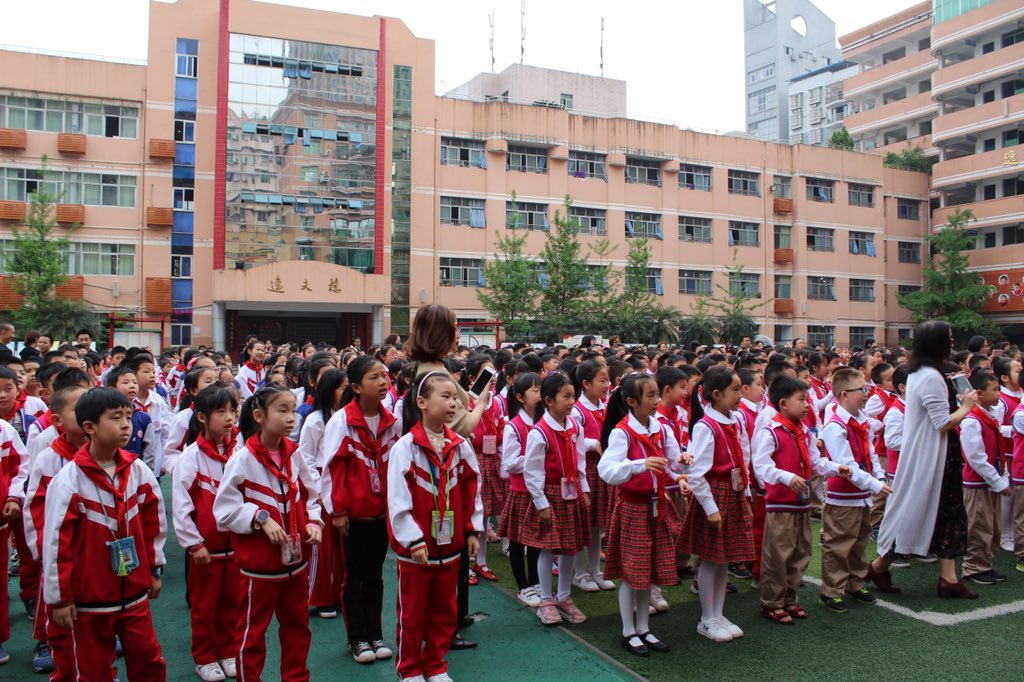 swessels1997's tweet photo. Visiting a public school in Dazhou. #China #ExploreYourWorld #Educational #EnglishTeacher #culture #community #Chinese #youth #uniforms #SouthAfricansAtWork #photograph https://t.co/i3K2f5jGTF
