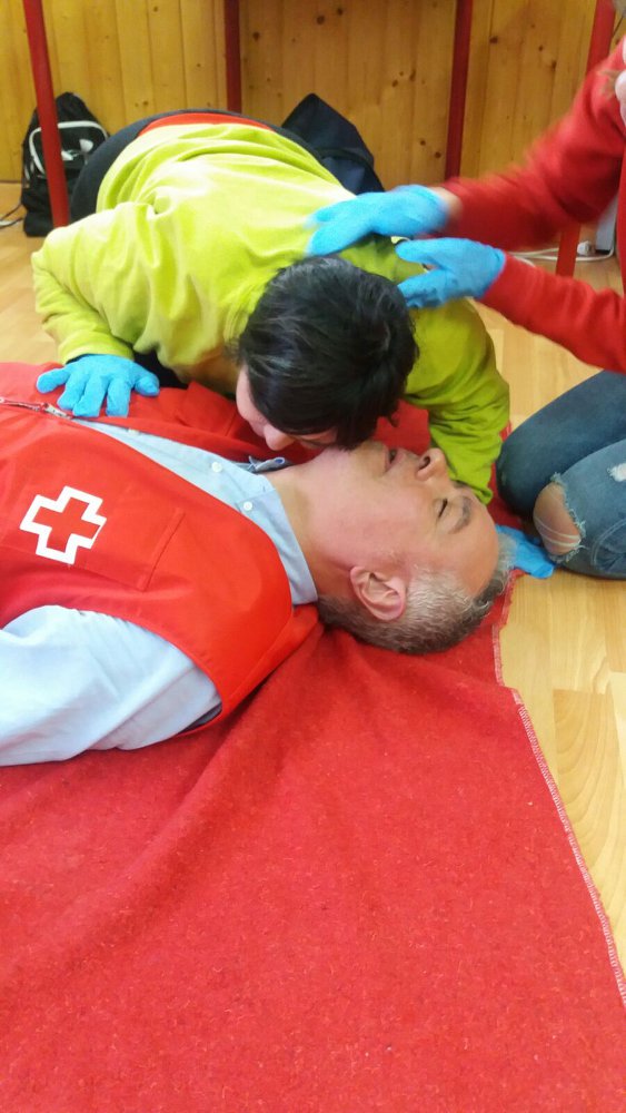 Nuages91's tweet photo. Cuando aprender y divertirse van de la mano... No sabría decir quién disfrutó más, si ellos o nosotros con ellos de este magnifico taller sobre cómo actuar ante ciertas emergencias, realizado desde @CREAguilas junto a la Asociación #ÁguilasDown https://t.co/KdWzjq61fT
