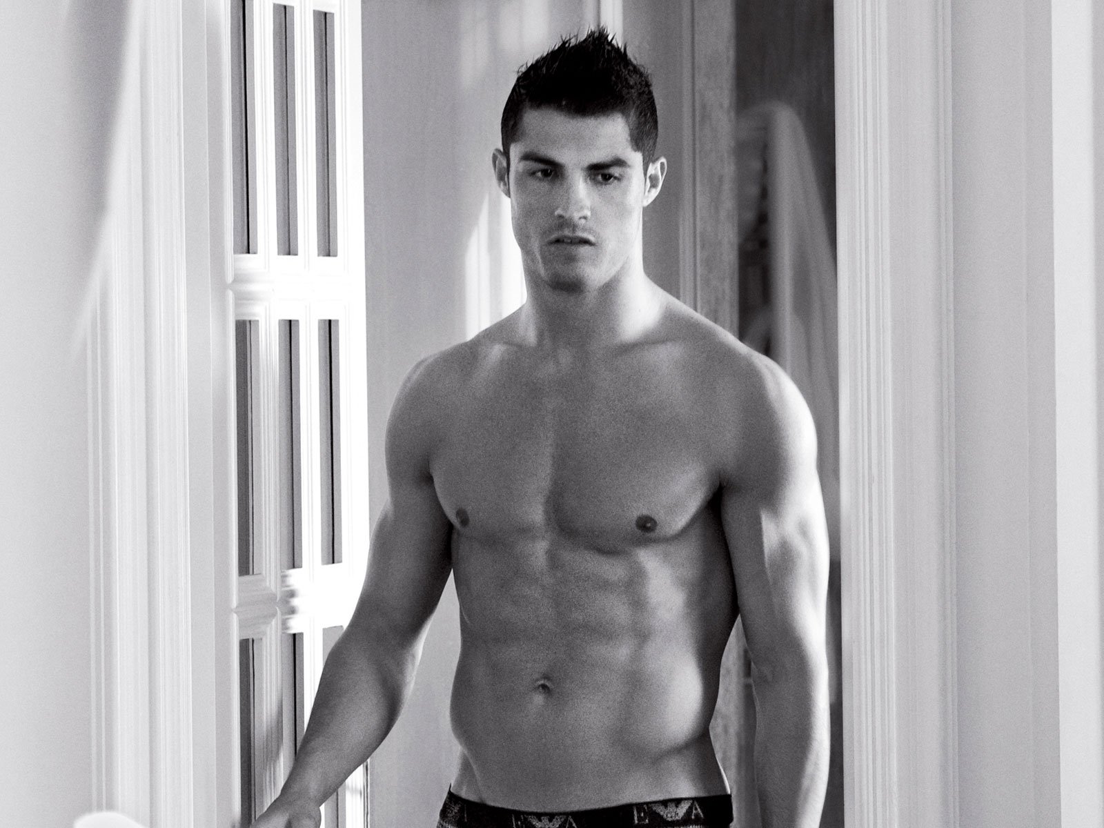 hambruna Producto Cuerpo NewSchool on Twitter: "¿Por qué Cristiano Ronaldo no se ha tatuado nunca el  cuerpo? Cristiano Ronaldo crea las #Modas, aunque no las sigue. La estrella  del Real Madrid ha demostrado su rebeldía