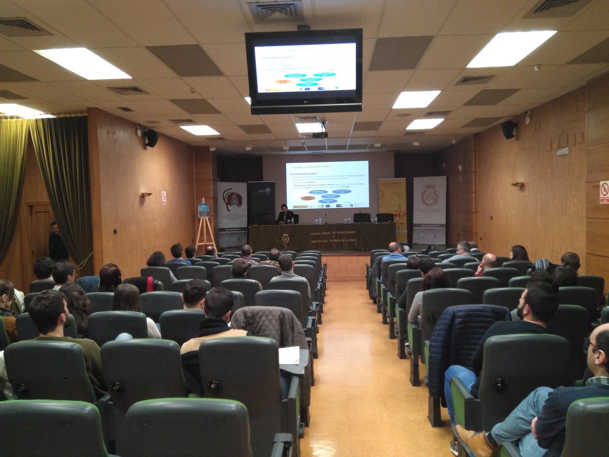 Comienza formación #GENERIS en el <a href="/aparejadorescc/">AparejadoresCáceres</a> #Cáceres sobre   edificación sostenible, pobreza energética, geotermia... nos acompañan <a href="/lacasaqueahorra/">La casa que ahorra</a> <a href="/viacelere/">Vía Célere</a> <a href="/TermografiaHQH/">Termografía HQH</a> <a href="/Geoplat/">GEOPLAT</a> y <a href="/Junta_Ex/">Junta de Extremadura</a> CC <a href="/FBiodiversidad/">Fundación Biodiversidad</a> #biodiversidad #empleaverde
