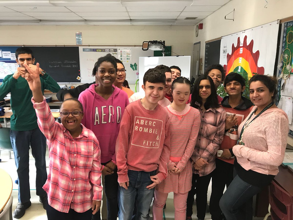 sharmeen_kashif's tweet photo. Day of Pink! @ErindaleSS @ESS_INCLUSION #StopBullying https://t.co/5gLw9UC5of