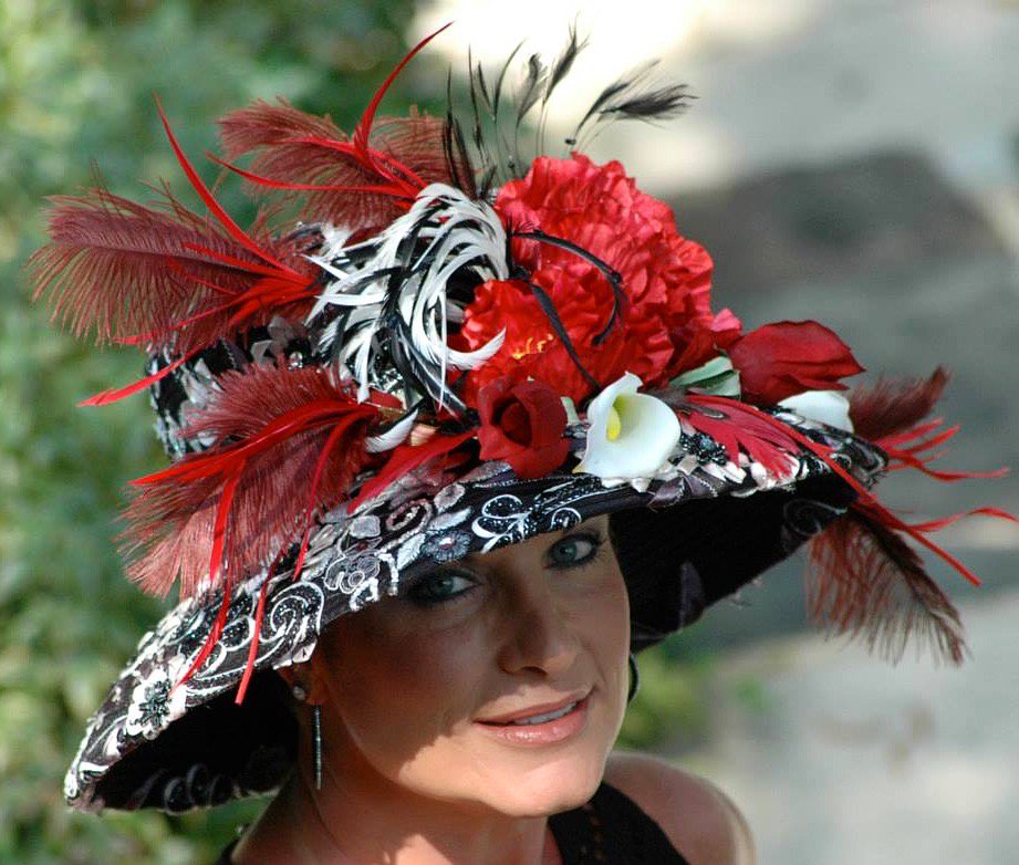 Classic combinations: 
Black, white and red—
Feathers &amp; Flowers—
Striking a balance of elegance and surprise that we love. 
#derbyhats #derbyfashion
#blackwhiteandred #feathersandflowers #kyderbystyle #kyderby #SocialHattitudes