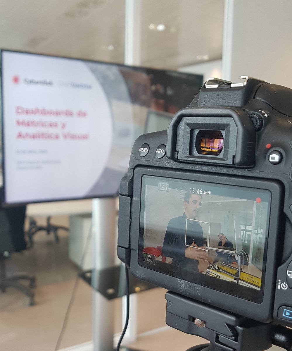 cyberclicknet's tweet image. En directo con el último de nuestros #CyberWebinars para hablar de dashboards de #métricas y #AnalíticaVisual con @vpascual y @davidtomas 😀