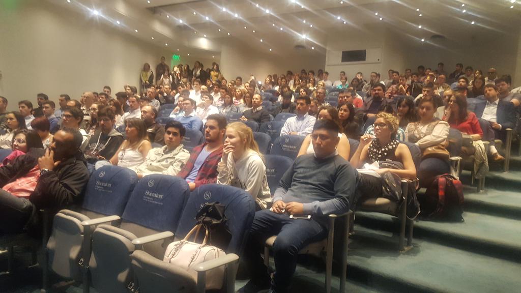 MelinaC's tweet photo. Auditorio a pleno escuchando la Conferencia de @EY_CareersAR #BEYELLOW https://t.co/MC10ohwpVL