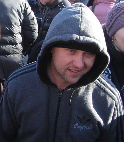 inforpostcom's tweet image. Титушки из Горловки, которые 13.03.2014 в Донецке избивали украинцев. Банда Армена, один из них крутится в МГБ, отец ездит в Украину.
1) Умеренков Владимир Владимирович (14.07.1981), ул. Умова-12.
2) Босых Станислав Юрьевич (1.02.1982), ул. Новгородская-19.