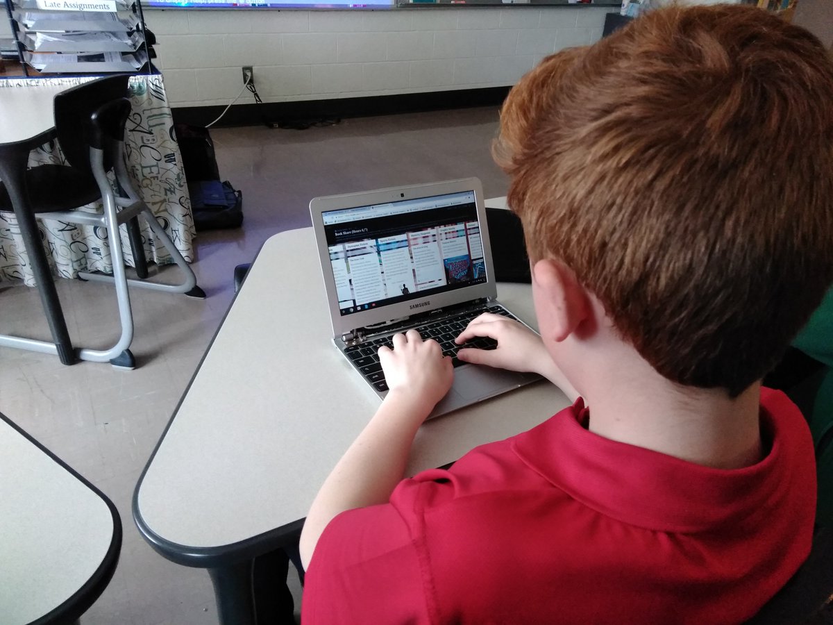 Miss_SummersND's tweet photo. My students are collaborating on some Read Aloud books with students from a school near by.  They are using Padlet to post about book recommendations AND comments and connect with other students! https://t.co/3DjacwIuSe