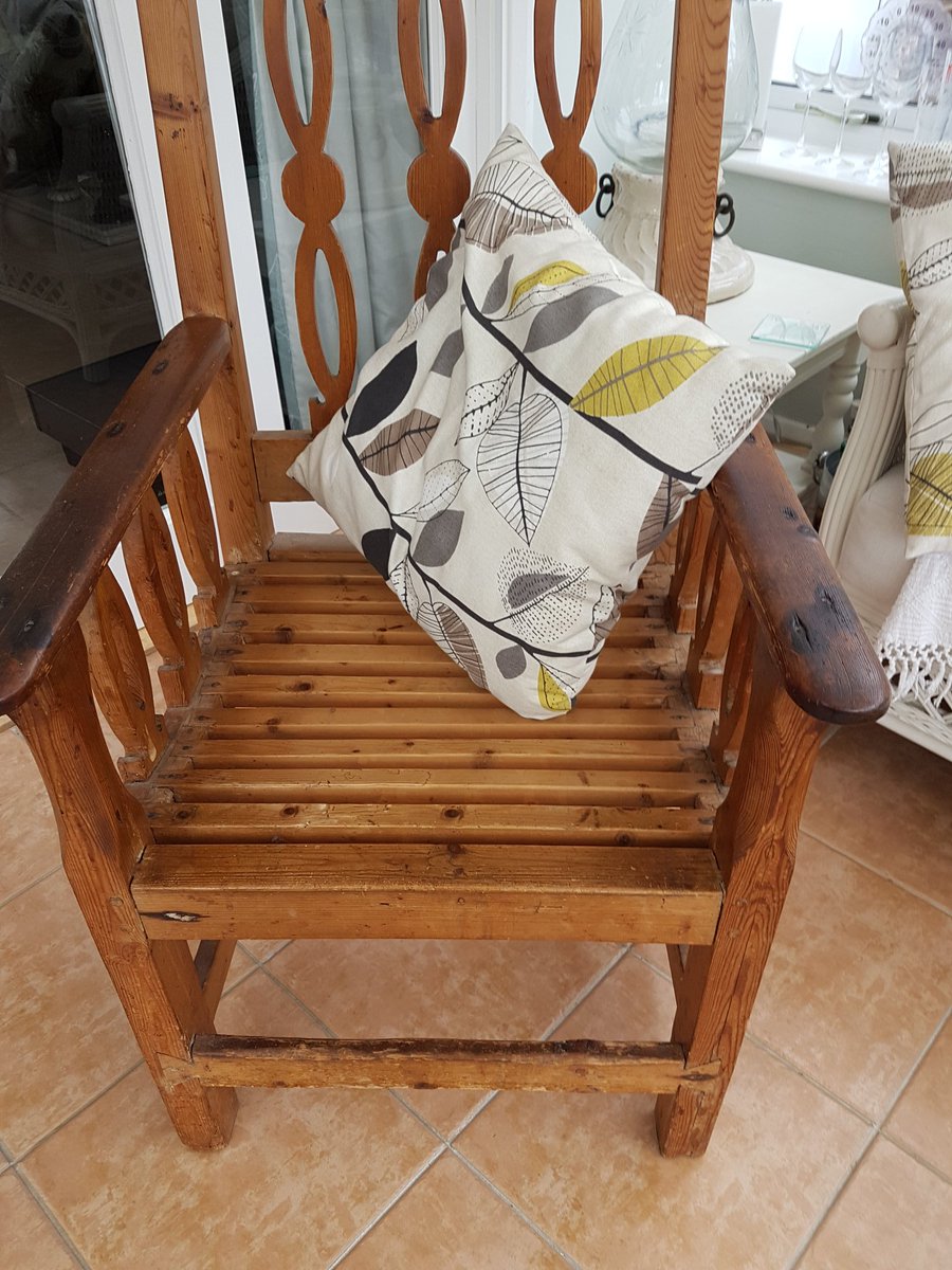 VintageBarbara's tweet image. All you knowledgeable vintage furniture restorers out there. Want to clean up the old pine chair I've inherited, remove worst of grime, grease, tobacco smells and rewax. What's the best way? #furniture #restorers #help #asktwitter #oldpine