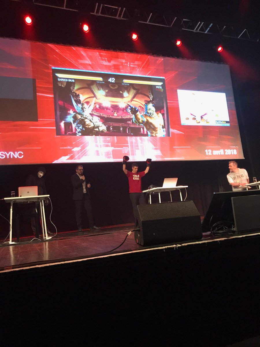 Hacking session live on stage. <a href="/partnersync/">Partnersync</a> france