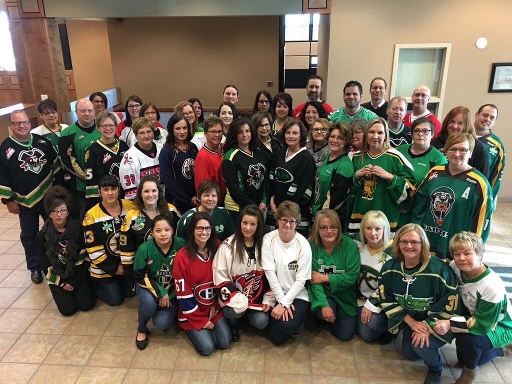 kayler25's tweet photo. Conexus strong for the community of Humboldt and the Broncos today 💚💛💚💛💚💛
#humboldtstrong @Conexus_CU https://t.co/eSvsjpfRql