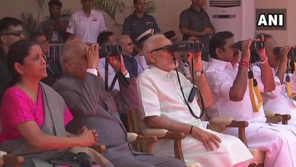 iAmaranth22's tweet photo. #GoBackModi
Modi and his friends are searching for Achhe Din in Tamil Nadu. https://t.co/cC2y7hS4S6