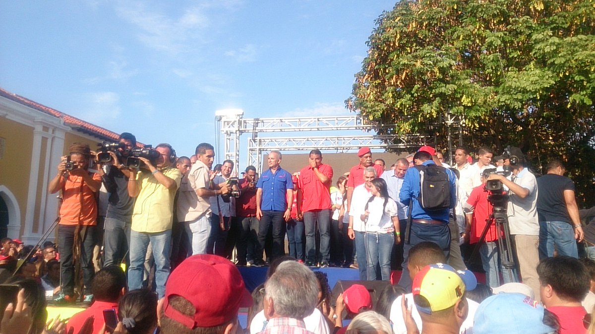 jgarcia_falcon's tweet photo. #BuenosDias desde el estado #Falcón saludamos a todo el pueblo heroico que hace valer sus derechos, conoce sus fortalezas y defiende su ideología #AbrilRebelde aquí está la #TropaDePazYVida @MPV_Falcon @Gbmp_Coro @DPazyVida @mimouvargas @vclarkb @ori_falcon https://t.co/aQGyx6WH17