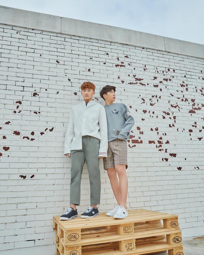 Jaewon010621's tweet photo. [camscon 화보]
EDITTORIAL:FROM PYEONGCHANG
TO BEIJING

#캠스콘 #CAMSCON #에디토리얼 #editorial #데상트 #DESCENTE #크론 #CHRON #커스텀멜로우 #customellow #비욘드클로젯 #beyondcloset #어반코드 #URBANCODE

#정재원 #정재웅 #뽀시래기 #평창올림픽 #스피드스케이팅 #메스스타트 #팀추월 https://t.co/LzSMI85Edj