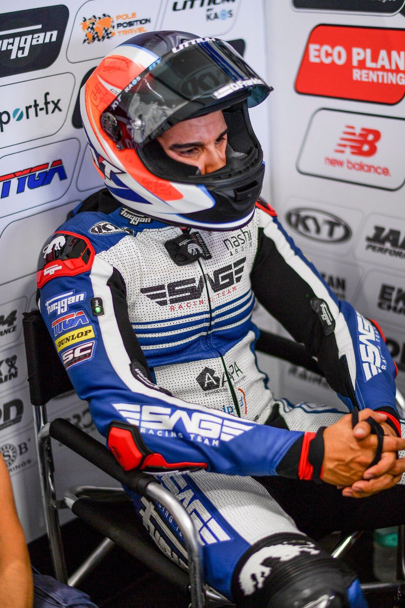 gasupracingteam's tweet photo. Momentos previos a salir a pista en el #ArgentinaGP. Mucha concentración🤓 #box #IV32 #JD95 #moto2 #motogp #secondround https://t.co/5197go8VaE