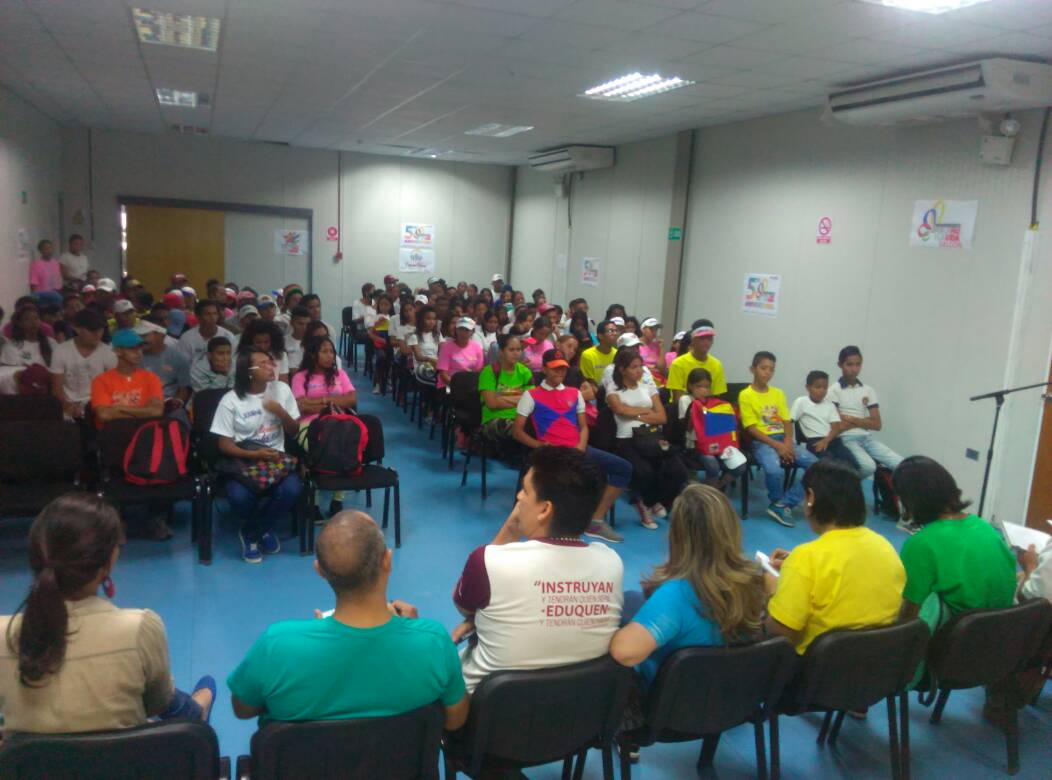 Gbmp_Coro's tweet photo. La @Gbmp_Coro ofrece espacios en armonía para el sano disfrute. Formación del @Mnrrfalcon #RecreacionEdificante con más de 200 jóvenes de todo el Edo. #Falcón @DPazyVida @MPV_Falcon @jgarcia_falcon @ori_falcon @mimouvargas https://t.co/e5GwGpGImx