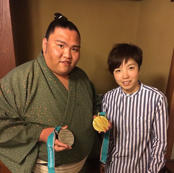 小平奈緒の私服 スカート姿がかわいい 気になるコトを調べ隊