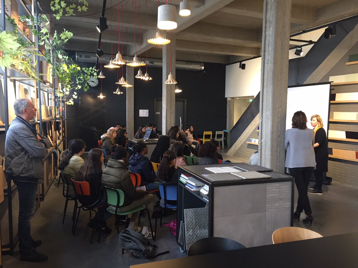 ERAContour's tweet photo. Samen sprankelen tijdens #girlsday2018 @WAREHOUSERotterdam. #geluk #framingyourfuture #eracontour #techniek https://t.co/EJvv1xoFhd