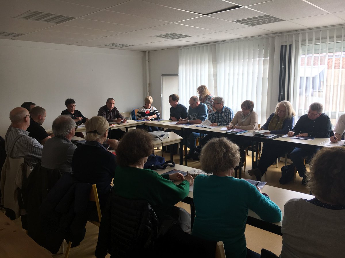 kariboul's tweet photo. Le @snesdelille à l’écoute des retraitables de l’académie : devenir pensionné n’empêche pas de rester syndiqué-e et militant-e au @SNESFSU #snes2018 https://t.co/1wiqVaju37