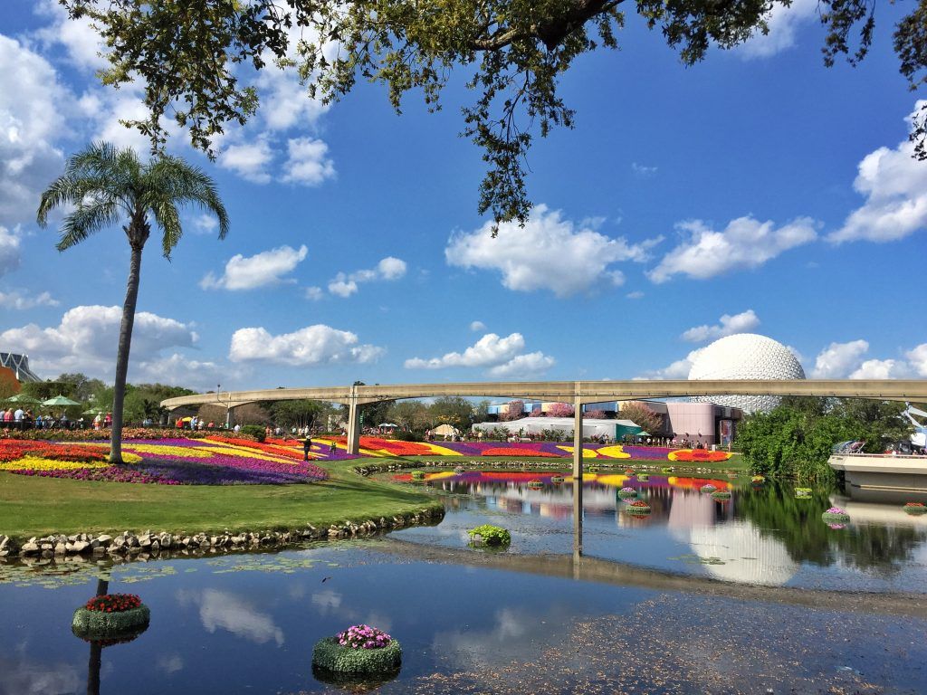 GoEpicurista's tweet photo. Want the insider tips on Vegan dining at Disney Epcot International Flower &amp; Garden Festival? Follow @amandatinney  #FreshEpcot #vegan #DisneyWorld https://t.co/d37XOGp7gx https://t.co/WWf64BGYFx